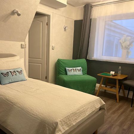 Orient B&B Holyhead Bagian luar foto