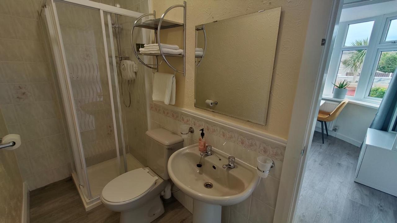 Orient B&B Holyhead Bagian luar foto