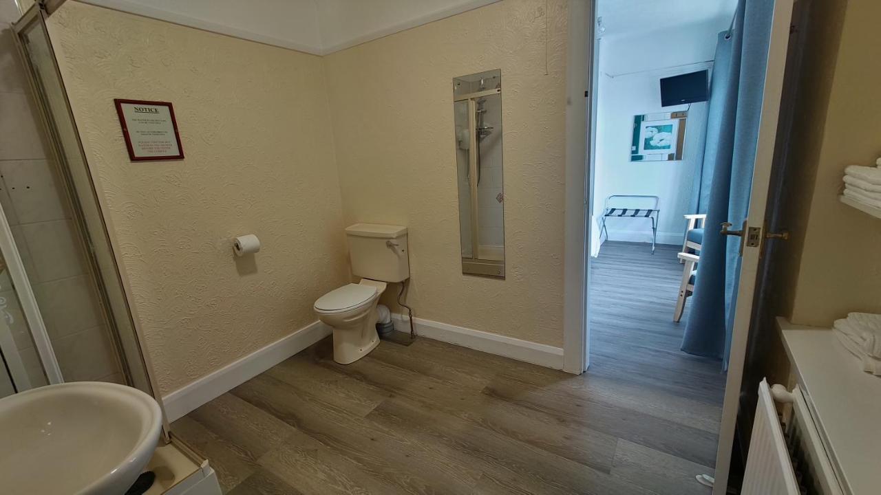 Orient B&B Holyhead Bagian luar foto