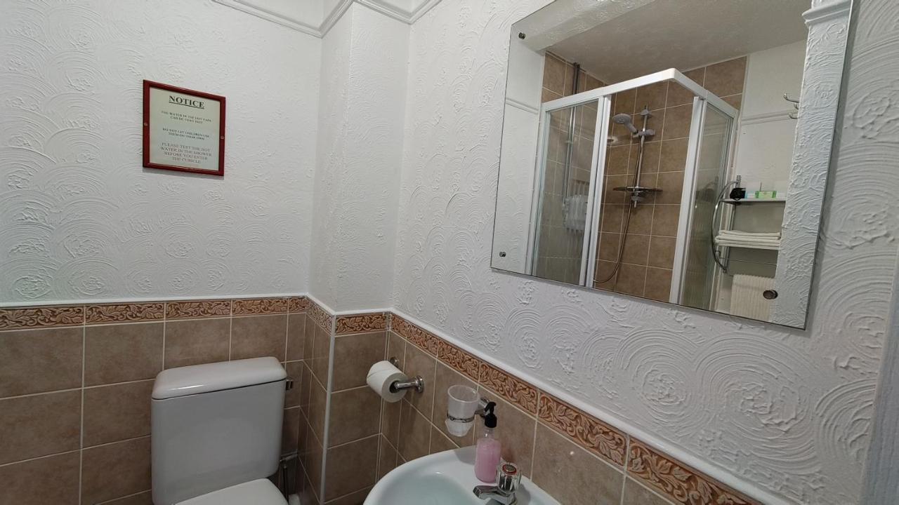 Orient B&B Holyhead Bagian luar foto