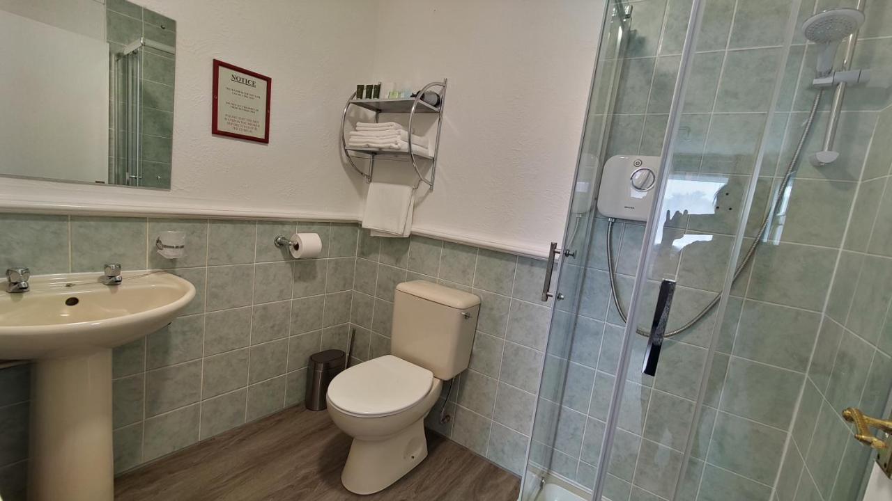 Orient B&B Holyhead Bagian luar foto