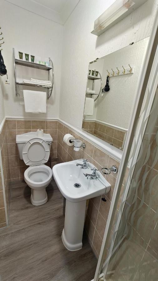 Orient B&B Holyhead Bagian luar foto