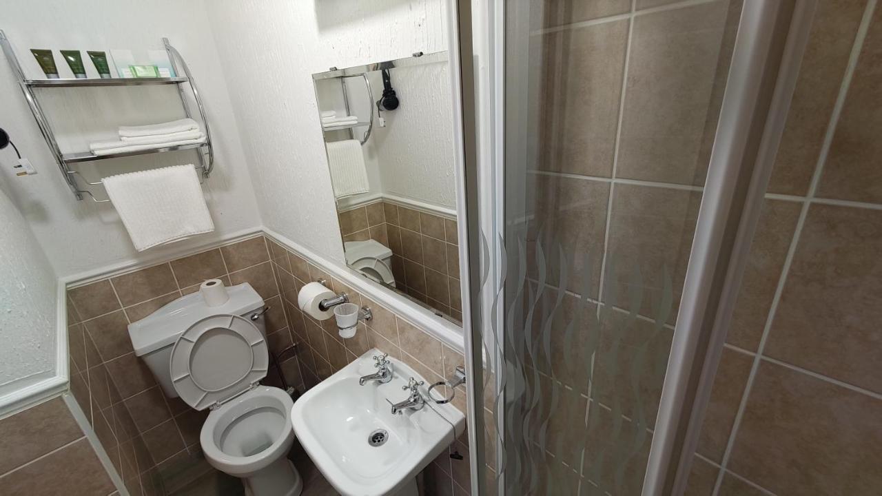 Orient B&B Holyhead Bagian luar foto
