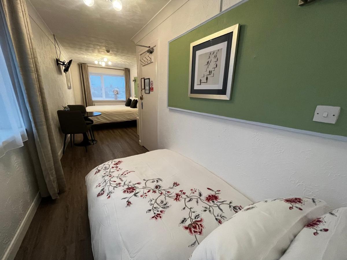Orient B&B Holyhead Bagian luar foto