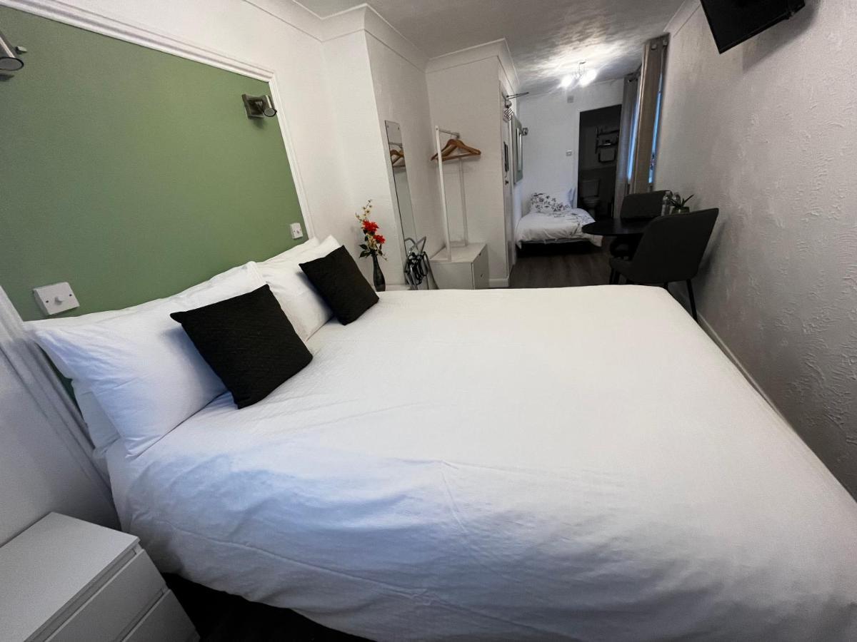 Orient B&B Holyhead Bagian luar foto