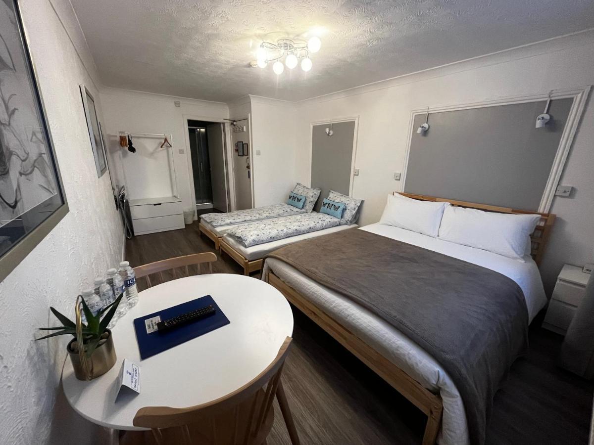 Orient B&B Holyhead Bagian luar foto