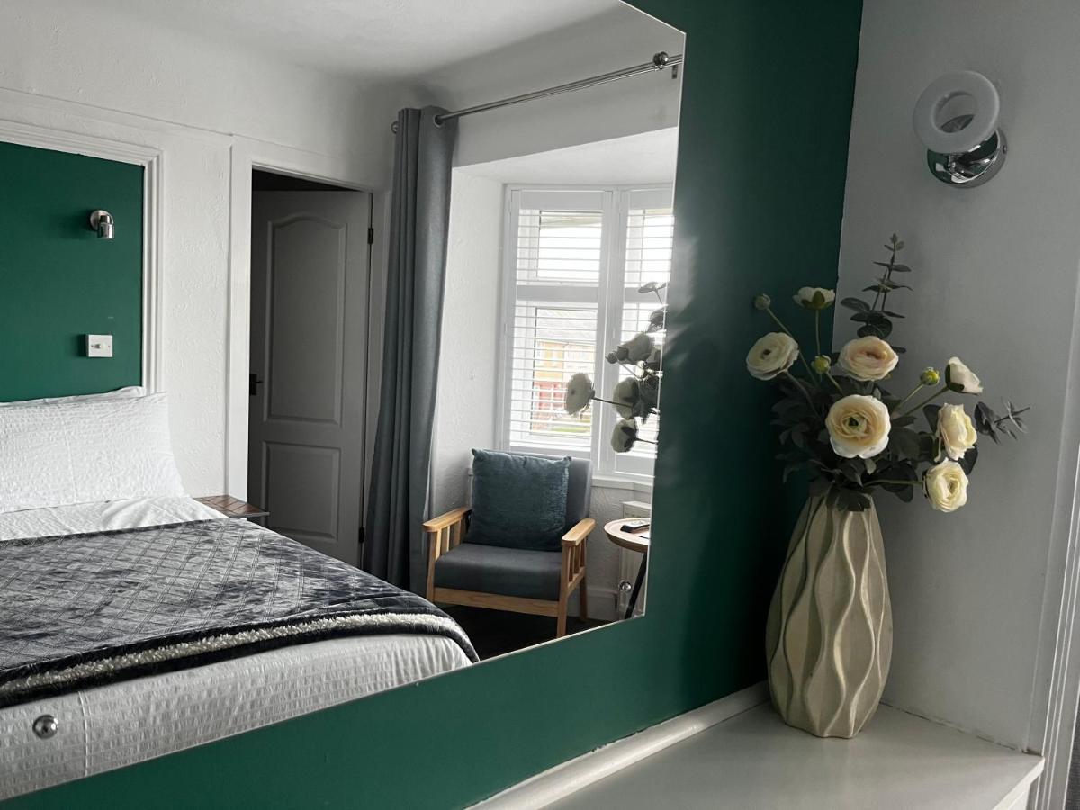 Orient B&B Holyhead Bagian luar foto