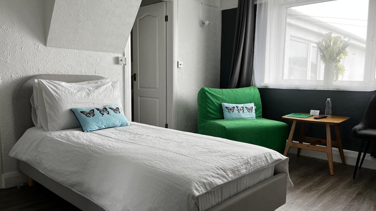 Orient B&B Holyhead Bagian luar foto