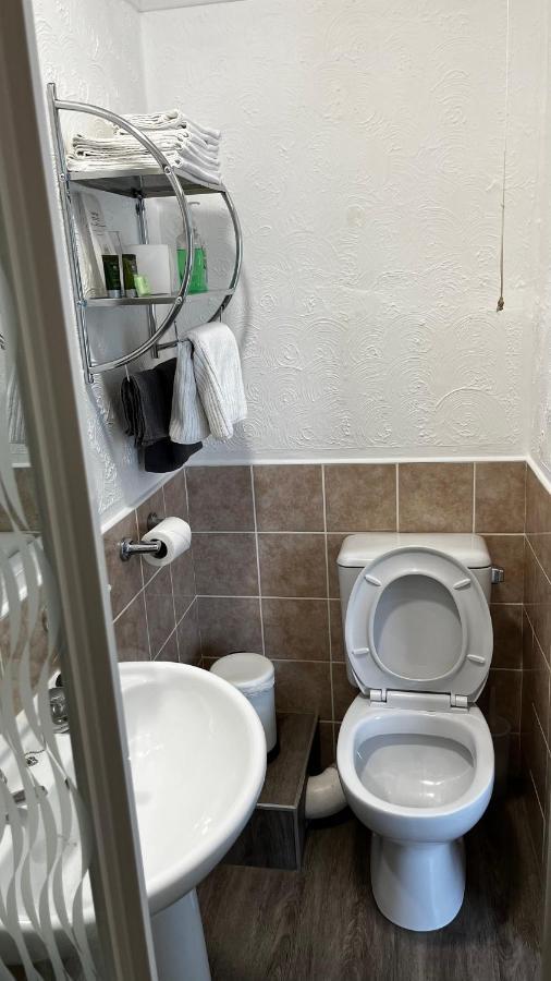 Orient B&B Holyhead Bagian luar foto